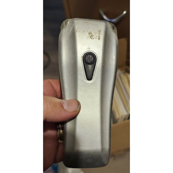 2 Wind-Up Hand Crank LED Flashlights – Silver/Black Emergency Camping Torches - Picture 9 of 10